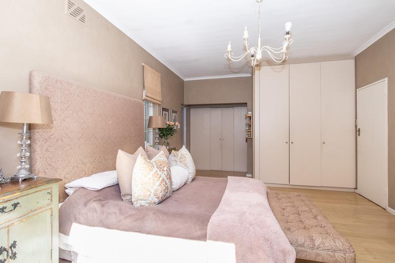 4 Bedroom Property for Sale in Constantia Western Cape